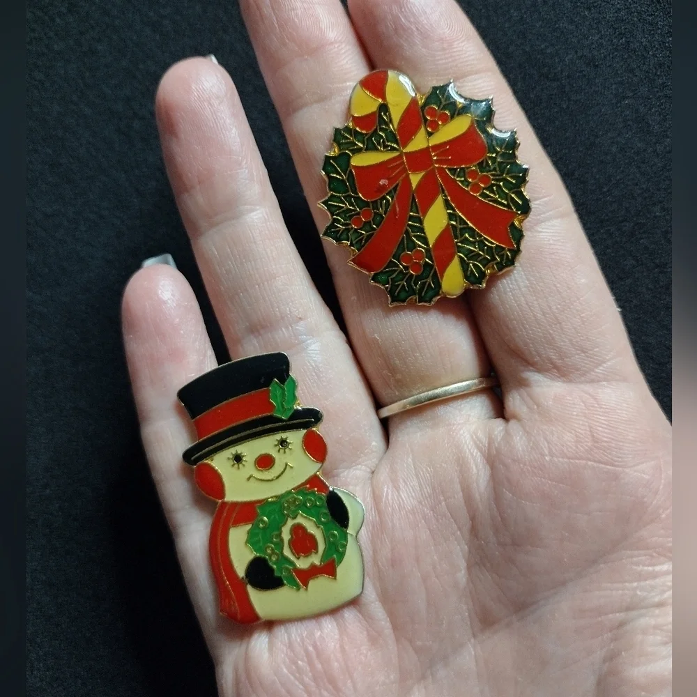 Vintage Festive Snowman and Wreath Enamel Brooch Set